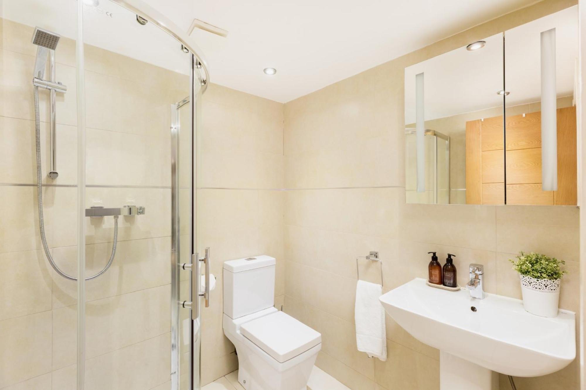 High End Luxury Townhouse In Jq, 4 Bedrooms, Flat Screen Tv In All Rooms, Free Parking, Near Birmingham City Centre Deposit Required Экстерьер фото