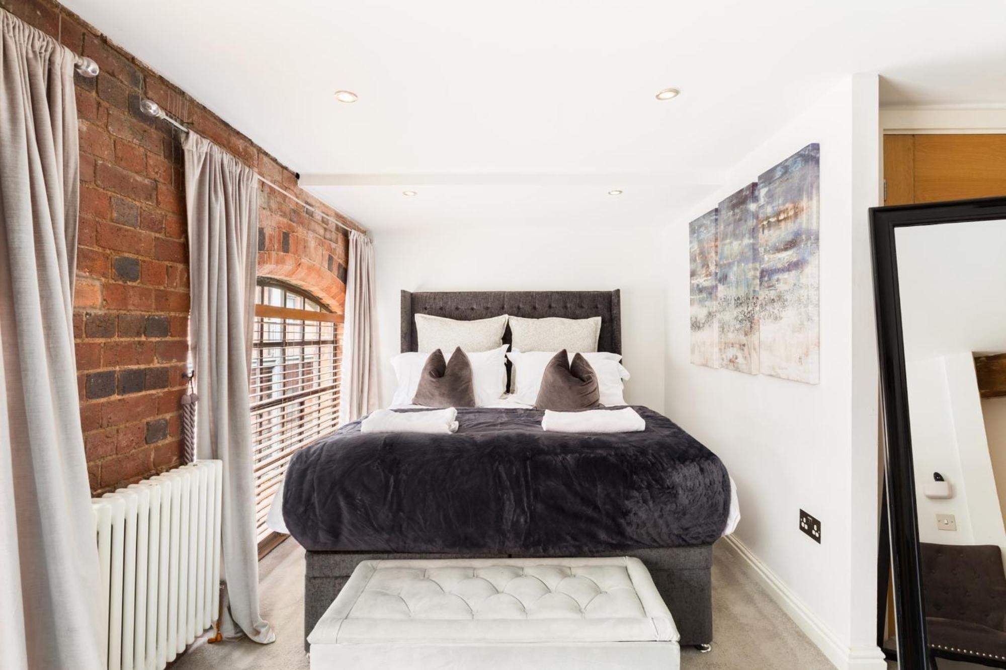 High End Luxury Townhouse In Jq, 4 Bedrooms, Flat Screen Tv In All Rooms, Free Parking, Near Birmingham City Centre Deposit Required Экстерьер фото