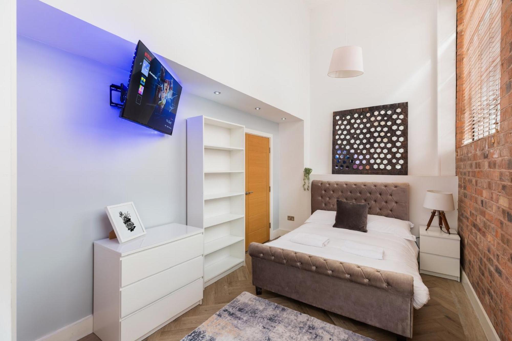 High End Luxury Townhouse In Jq, 4 Bedrooms, Flat Screen Tv In All Rooms, Free Parking, Near Birmingham City Centre Deposit Required Экстерьер фото