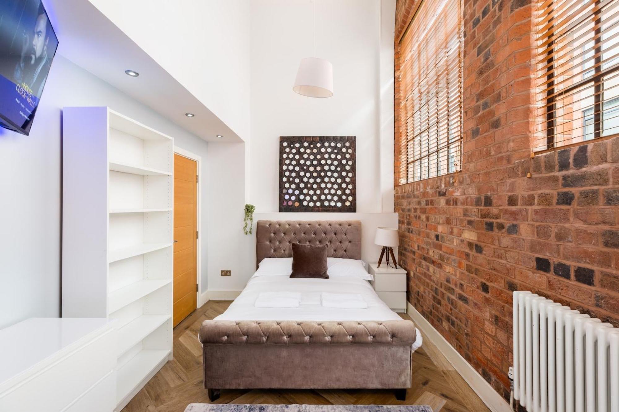 High End Luxury Townhouse In Jq, 4 Bedrooms, Flat Screen Tv In All Rooms, Free Parking, Near Birmingham City Centre Deposit Required Экстерьер фото