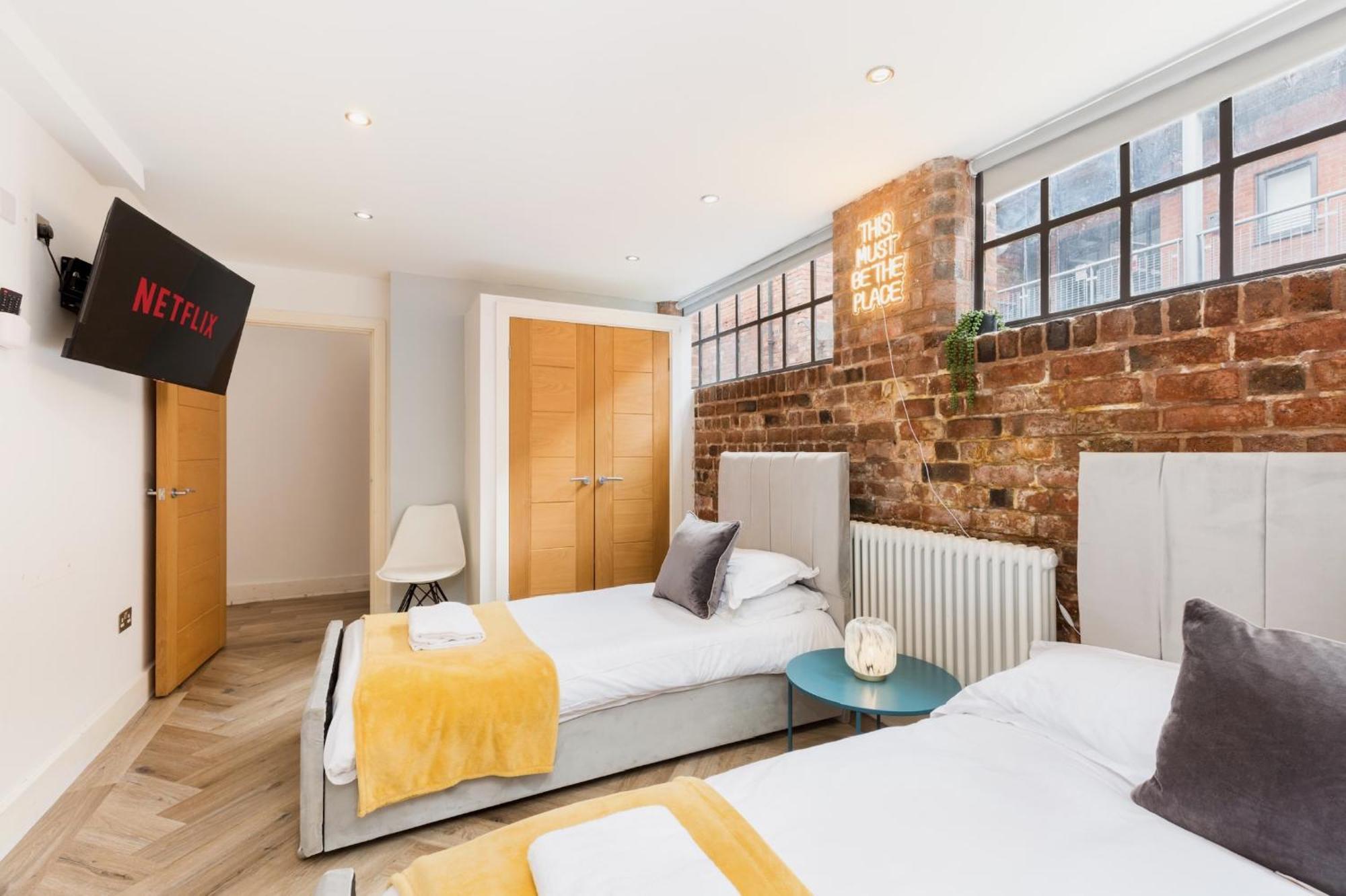 High End Luxury Townhouse In Jq, 4 Bedrooms, Flat Screen Tv In All Rooms, Free Parking, Near Birmingham City Centre Deposit Required Экстерьер фото
