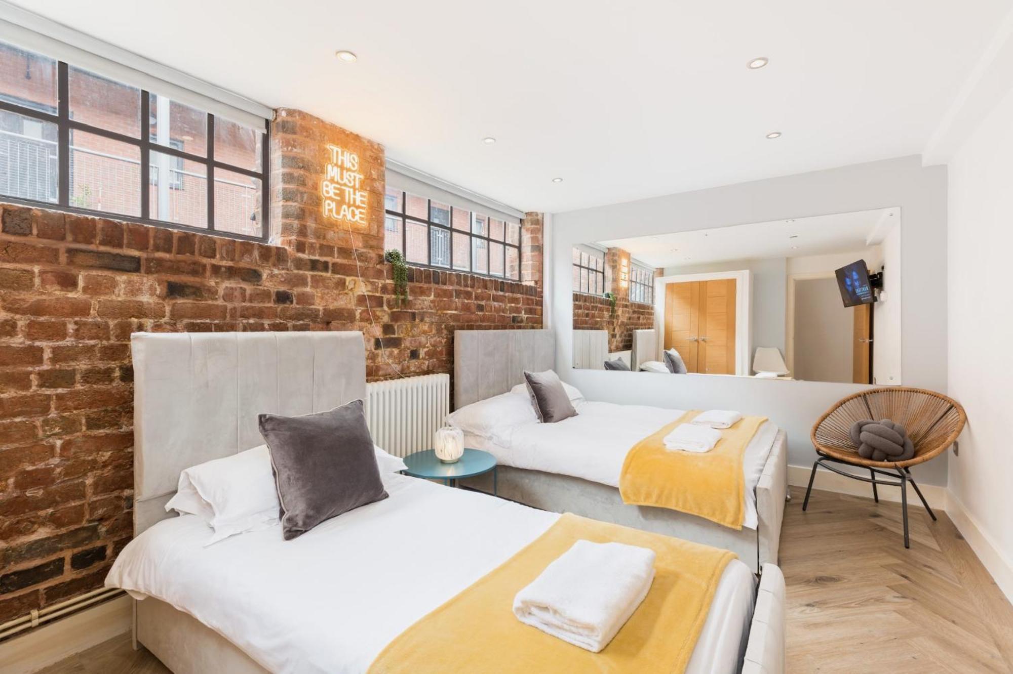 High End Luxury Townhouse In Jq, 4 Bedrooms, Flat Screen Tv In All Rooms, Free Parking, Near Birmingham City Centre Deposit Required Экстерьер фото