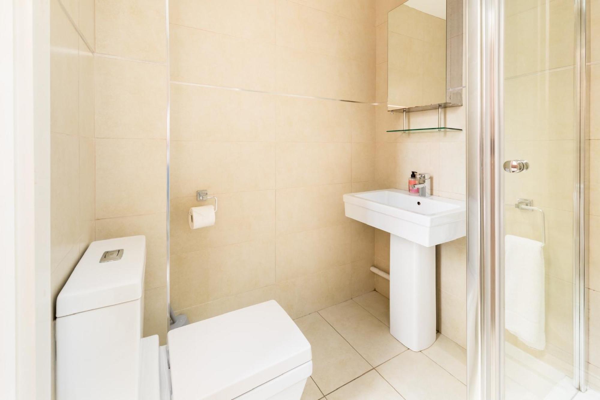 High End Luxury Townhouse In Jq, 4 Bedrooms, Flat Screen Tv In All Rooms, Free Parking, Near Birmingham City Centre Deposit Required Экстерьер фото