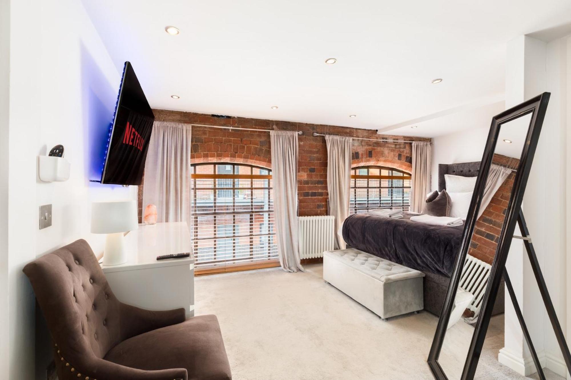 High End Luxury Townhouse In Jq, 4 Bedrooms, Flat Screen Tv In All Rooms, Free Parking, Near Birmingham City Centre Deposit Required Экстерьер фото